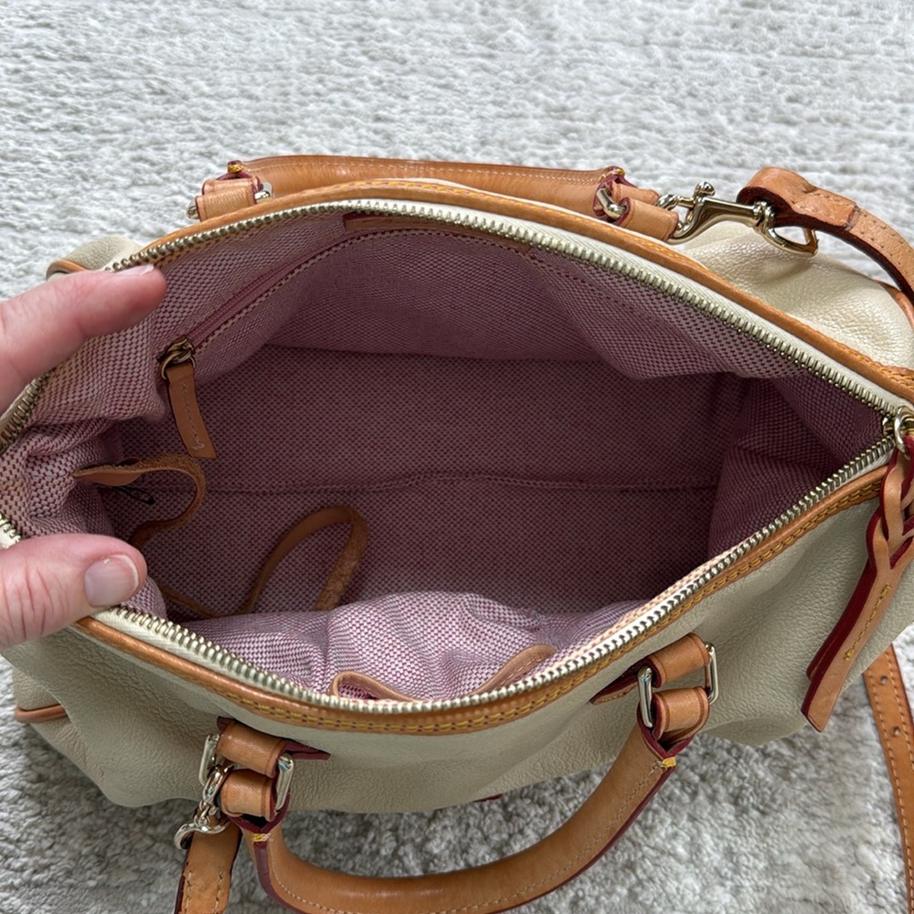 Dooney & Bourke 1975 Sorrento Barrel Satchel  - Sand - Excellent Condition - Picture 10 of 14